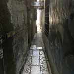 窄門咖啡館 - 途中は若干、幅広く