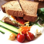 ハンバーグサンドウィッチ ライ麦パン 1100円