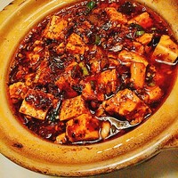 重慶飯店 名古屋店 - グツグツ煮えてる麻婆豆腐です。