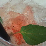 ツインリバーカフェアンドキッチン - クランベリージュレソーダ