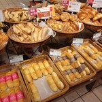 イスズベーカリー 生田ロード店 - 陳列状況