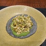 傳 - (2018年8月　訪問)メキシコ料理：エスカモーレを黒いトルティーヤと共に頂くタコス。アボカドペーストやハーブ等を利かせた複雑な味わいが興味深いです。