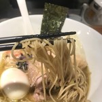 要の塩 - 《伊勢海老》塩そば　麺リフト