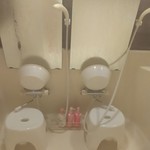 ペンションクライスデール - お風呂はシャワー２つ。