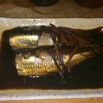 岸田屋 - イワシ煮付け　この暗い中でもキラッキラ