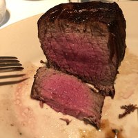 ウルフギャング・ステーキハウス 六本木 - 焼き加減はミディアム。たまらない。