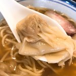 麺屋 はやしまる - 【2018年08月】わんたんめん（醤油）、わんたんは濃い目のしっかりとした味付けが施されてて、そのままで「つまみ」にしたい♪