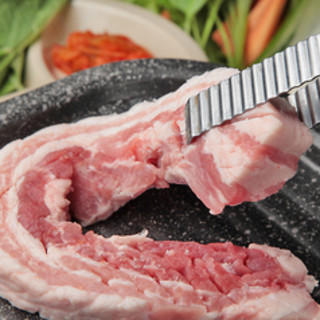 Popular Korean foods such as samgyeopsal and chicken at reasonable prices◎