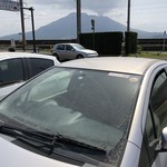 Kagoshima Ra-Men Tontoro - 仙巌園の駐車場に停めて1時間後、降り注いだ火山灰