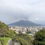 Kagoshima Ra-Men Tontoro - 城山観光ホテルの入り口から望む桜島