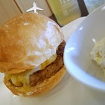 ダグズ・バーガー - ノーベジチーズバーガーにLAVA(溶岩)チーズオプション