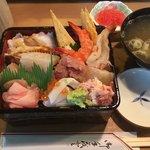 Gosakuzushi - ランチ　海鮮重　６５０円　(2018/08)