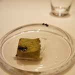 フロリレージュ - アミューズ：グリーンオリーブのフレンチトースト♪オリーブの香りに圧倒されます。（2011/2）