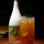 BAR Too - 山梨で作られている国産紅茶リキュールRusieを、レモン風味のミストスタイルで