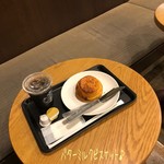 スターバックス・コーヒー - 横浜で朝ごはん=3=3=3
バターミルクビスケット(260円)とアイスコーヒー(S/280円)♪