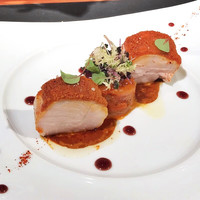 ラトリエ ドゥ ジョエル・ロブション - 主菜 / 山形県産 さくらんぼ鶏 茜色の衣と共にグラチネ フランス・バスク地方をイメージして
                
