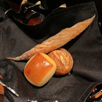 ラトリエ ドゥ ジョエル・ロブション - ロブションのパン3種