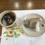 アートウェイ - 季節のシフォンケーキとアイスコーヒー。
美味し。