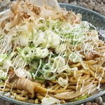 Yakisoba (stir-fried noodles) with green onion mayo