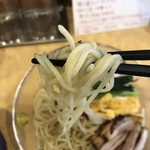 コムギ - 麺、自家製麺店内に製麺機があります。