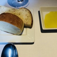 ラーゴ - パン ハーブのパン はちみつのパン