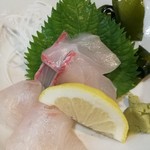 三乃吉 - カンパチと真鯛の刺身。もう素敵。