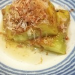 三乃吉 - 単品で頼んだ焼きナス。あっつあつジューシーなとこをハフハフと。香ばしくて甘味もちょうど良い。旨いですねー。