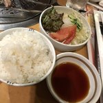 味道園 - 定食のご飯、サラダ