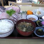 Shinkaigyoryouriuoshigeshokudou - ゲボウ（トウジン）、メギス、カゴマトウダイの御刺身定食。
