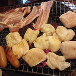 千代乃 - シロコロホルモン、豚カルビ、ソーセージ