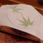 一風庵 - 濕（しめ）らせたる和紙（かみ）の載（の）る御造（おつく）り