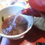 うさぎや - 蕎麦湯を注ぎます