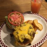 マンチズ バーガー シャック - チリチーズバーガードリンクセット1,800円