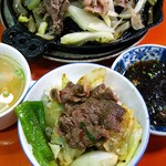 關白 - 牛半バラ定食850円