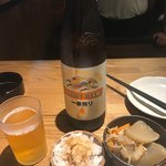 炭火焼鳥 とさか - ビールとお通し(大根おろはお代わり自由です！)