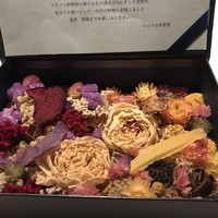 レストランエール - 出迎えの花束  。どれが お野菜のチップスか、わかりますか？