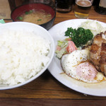 とんかつ八千代 - チャーシューエッグ