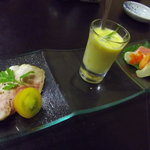 しげ老鮨 - 中央はウニのコーンクリームスープです