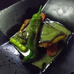 しげ老鮨 - イサキのソテー、下には白茄子が。ソースも絶品