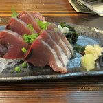 居酒屋 みこし - ニンニクでカツオ刺しを