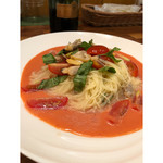 ペペロンチーノ - 冷製カッペリーニ(細麺)アサリとフレッシュトマトのソース添えです