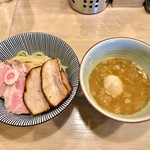 MENYA BIBIRI - とりにぼつけ麺