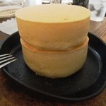 ジュンズプラスアルファ カフェニセンジュウ - ホットケーキは暑さ５ｃｍ