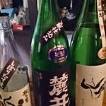 TOWER - 利き酒セット
            左から
            ・松の司 「楽」 松瀬酒造（滋賀県）
            ・麓井 生酛仕込み 麓井酒造（山形県）
            ・モダン仙禽 無垢 せんきん（栃木県）