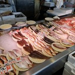 日本海鮮魚センター - まだまだあります。