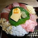 魚盛 - 海鮮丼アップ