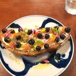 ブリコラージュ ブレッド アンド カンパニー ダイニング・カフェ - 那須高原ブルーベリー、青リンゴマスタード、ラベンダーの香りブリコラージュブレッド。20180809　レディでさわやかなケーキみたいなおいしさ♡(^ー^)　エディブルフラワーが素敵。