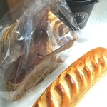 ブリコラージュ ブレッド アンド カンパニー - ヴィエノワ始まりました☆＼(^-^)／ 20180809　もれなく、ブリコラージュブレッド 1/4 400円と本日のコーヒーR 360円も購入♪　コーヒー豆はコスタリカ、チェリーの風味。おいしいな♡