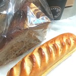 ブリコラージュ ブレッド アンド カンパニー - Creme au beurre 今日から発売のヴィエノワ買いました360円。税込み　バタークリームのもの。つぶあんのも気になっているので、それは次回に♪ 歯切れのいいやわらか噛みしめ系～(*´∀｀)ﾉ