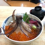 一花亭たびじ - 活いか踊り丼　醤油をかけるとイカが踊りだします♪SNS映えだけではないっ！！確かな味がそこにはある☆☆☆　2018/08/04